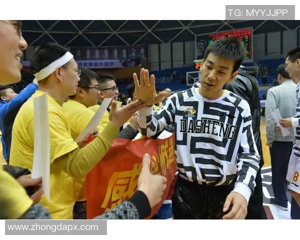 CBA精彩回顾辽宁队与同曦队激战集锦展现篮球魅力与精彩瞬间