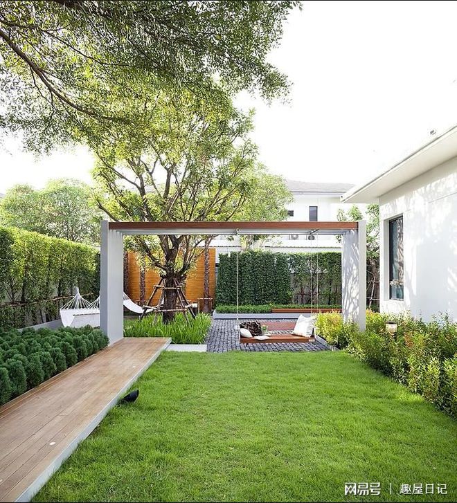 庭院设计：两个有灰色围墙的精致私家花园这样简约的庭院美极了KK体育(图2)