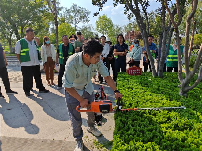 桓台县公园城市管理服务中心：理论龙珠体育app+实践 助推园林绿化(图2)